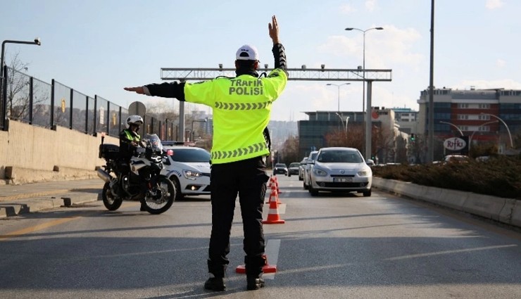 Sürücüler Dikkat! Hafta Sonu Bu Yollar Trafiğe Kapalı!