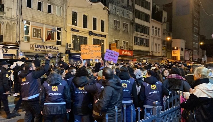 Beyoğlu'nda İzinsiz Yürüyüşe Polis Müdahale Etti!