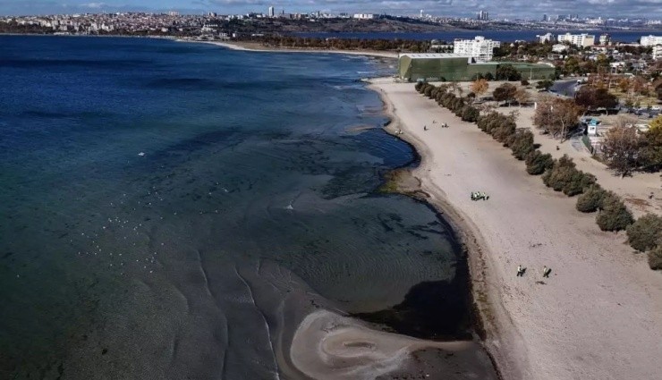 İstanbul'da Deniz Suyu Çekildi!