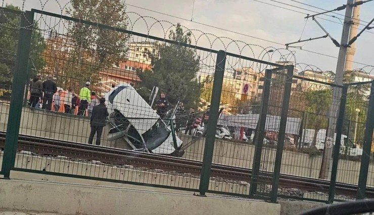 Marmaray Seferlerinde Aksama: Demiryoluna Araç Düştü!