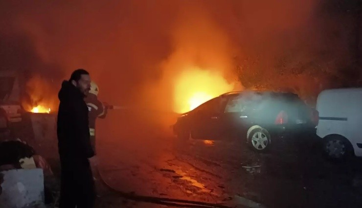 Bodrum'da Sanayi Sitesine Yıldırım Düştü: İki Araç Yandı!