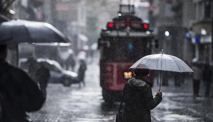 İstanbul'da Fırtına ve Sağanak: AKOM Saat Verdi!