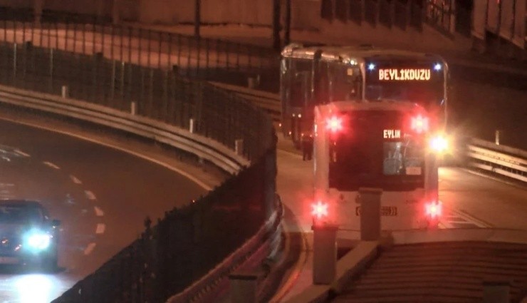 Feci Kaza! Metrobüs Şoförüne Metrobüs Çarptı!