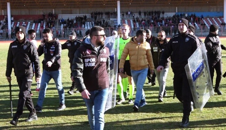 Hakemi Yumruklayan Futbolcu Tutuklandı!