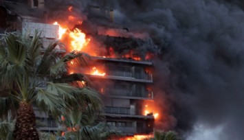 İspanya'da Yangın: 14 Katlı Bina Küle Döndü!