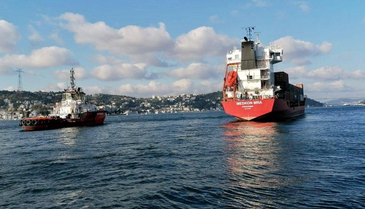 İstanbul Boğazı'nda İki Gemi Çarpıştı!