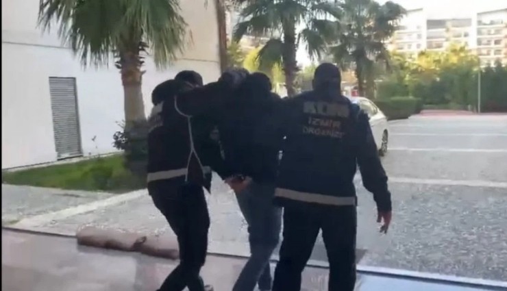 Kırmızı Bültenle Aranan Şüpheli İzmir'de Yakalandı!