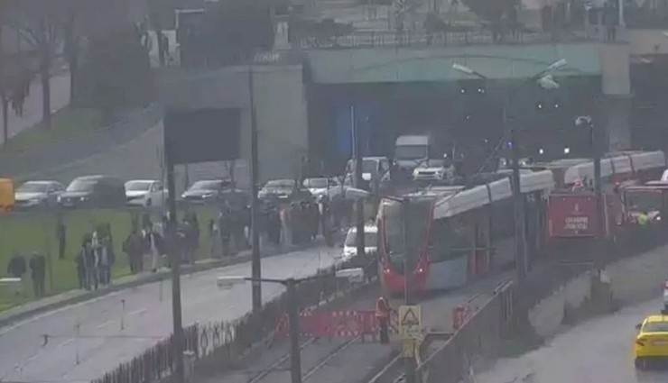 Topkapı'da Bir Kişiye Tramvay Çarptı!