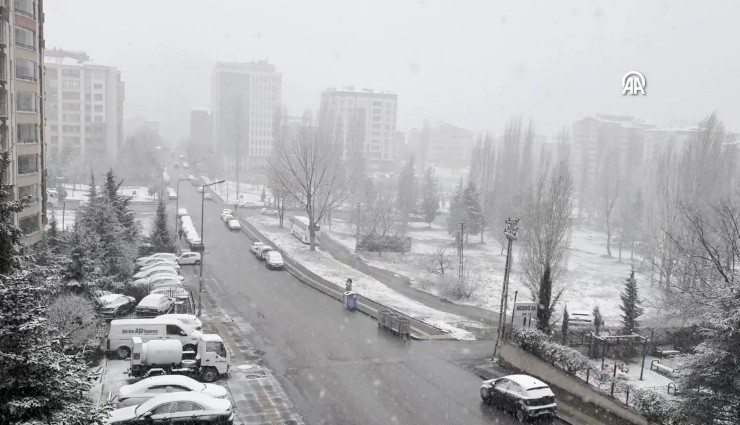 Başkent’te Kar Yağışı Başladı!