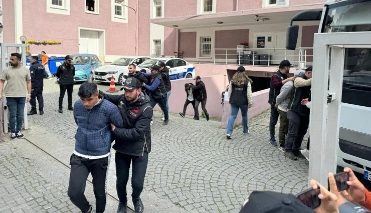 İzmir'de Terör Propagandası Yapan 6 Kişi Tutuklandı!