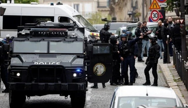 Paris'te İran Büyükelçiliği'nde 'Canlı Bomba' Tehdidi!