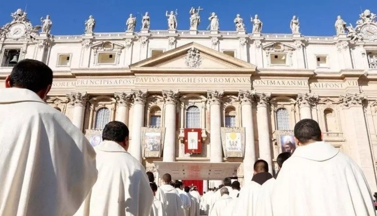 Vatikan: 'Taşıyıcı Annelik 'Evrensel Suç' Sayılmalı'