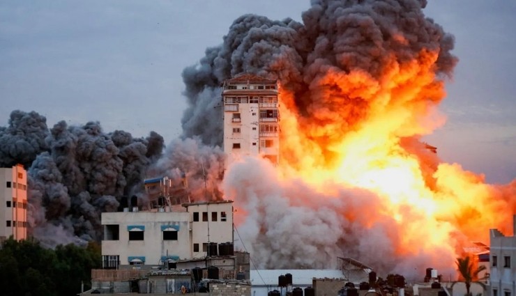 İsrail, Gazze'de Bir Evi Bombaladı!