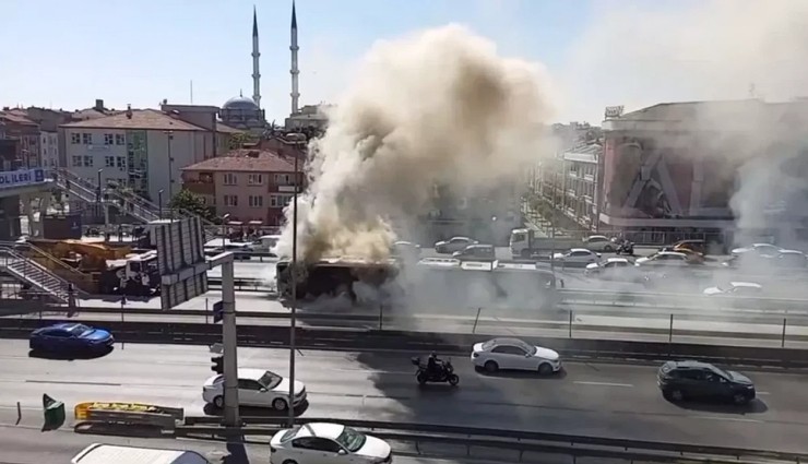 Küçükçekmece Metrobüste Yangın!