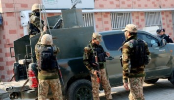 Pakistan'da Berberlere Silahlı Saldırı: 7 Ölü!