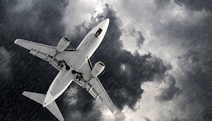 THY Uçağı Türbülansa Girdi: Kabin Memurunun Beli Kırıldı!