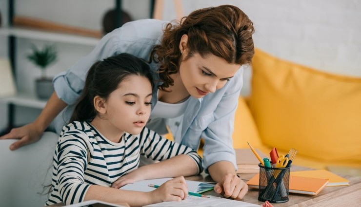 Çocuğunuza Sürekli Yardımcı Olmak Doğru mu?