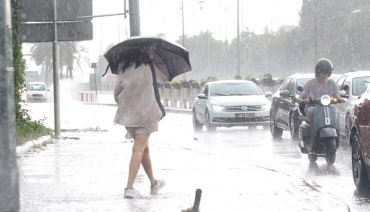 Fırtına Ve Yağmur Antalya'da Yaşamı Felç Etti!