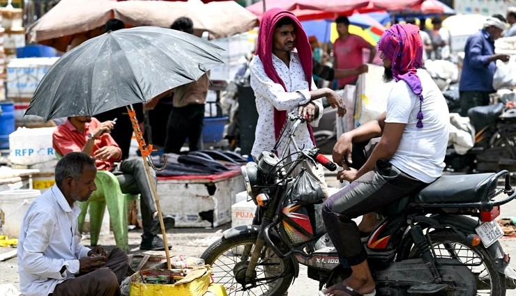Hindistan'da Aşırı Sıcaklar: 3 Günde 50'den Fazla İnsan Öldü!