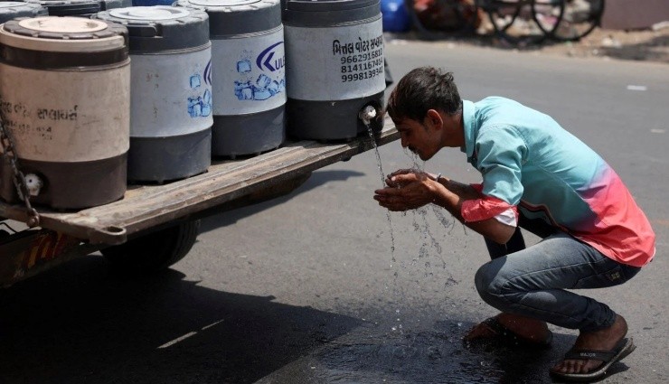 Hindistan'da Aşırı Sıcaklar Etkili Oluyor: 40 Kişi Öldü!