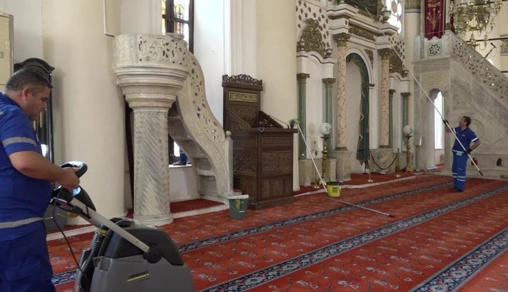 İzmir’deki Camilerde Bayram Temizliği!