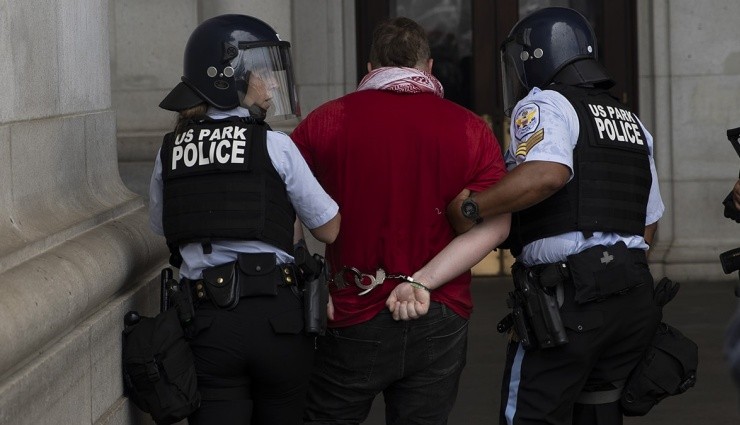 Washington Karıştı: Polisten Çok Sert Müdahale!