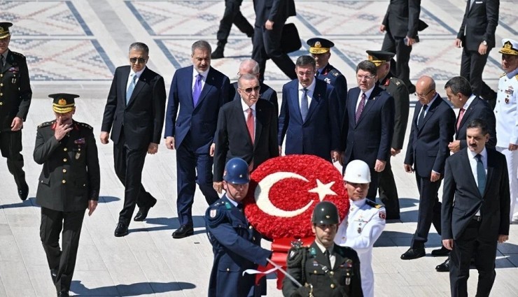 Erdoğan ve YAŞ Üyelerinden Anıtkabir'e Ziyaret!