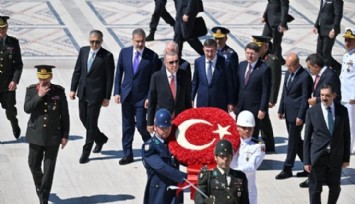 Erdoğan ve YAŞ Üyelerinden Anıtkabir'e Ziyaret!