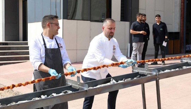 Dünyanın En Uzun Kebabı Denemesi!