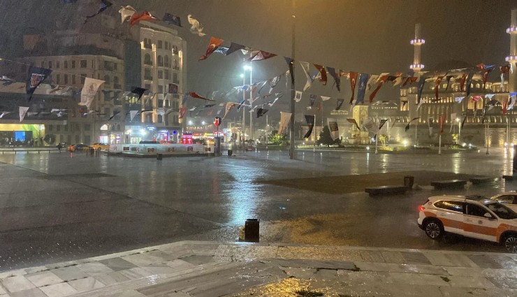 İstanbul’da Kuvvetli Sağanak Yağış Etkili Oldu!