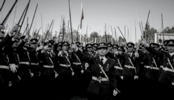 Kılıç Çeken Teğmenlerin Komutanı İstifa Etti!