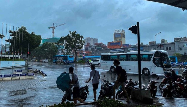 Yagi Tayfunu, Çin ve Vietnam'ı Vurdu: 2 Ölü!