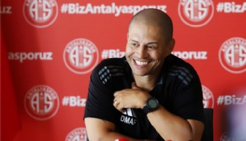 Antalyaspor'da Alex de Souza ile Yollar Ayrıldı!