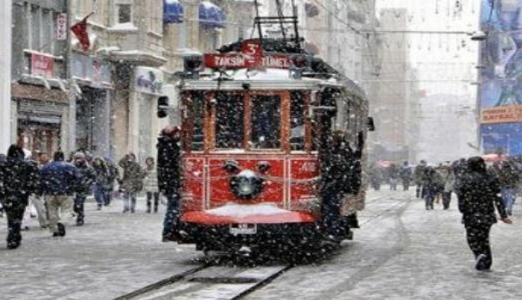 İstanbul'da Beklenen Kar Yağışı Başladı!