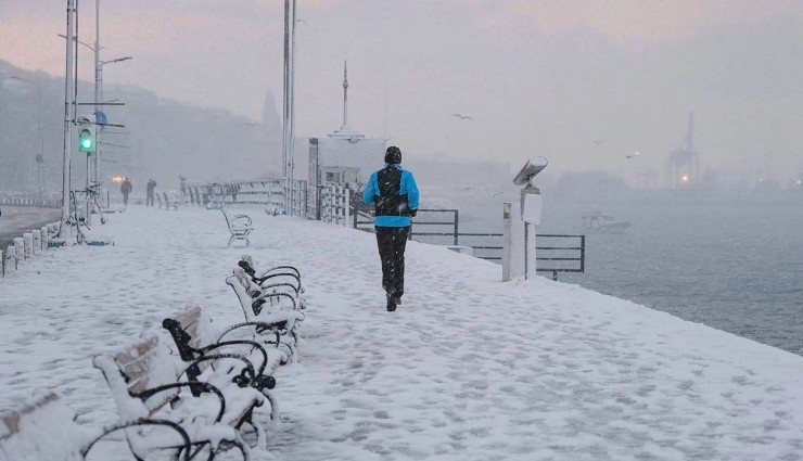 İstanbul’da Kar Yağışı Başladı: AKOM’dan Saatlik Uyarı!